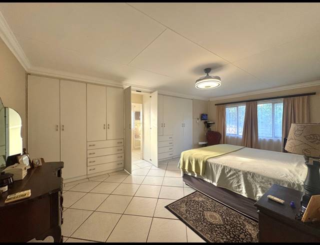 6 BEDROOM FREESTANDING FOR SALE IN MEER EN SEE